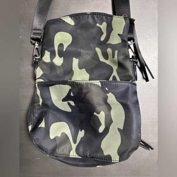 Urban Expressions Nylon Convertible Foldover Crossbody Bag Camouflage Travel - Picture 10 of 14